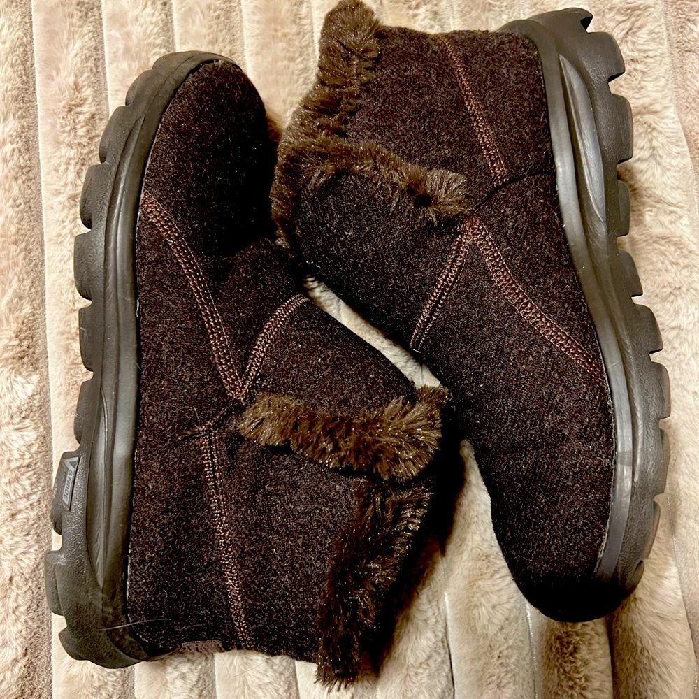 Sketchers booties